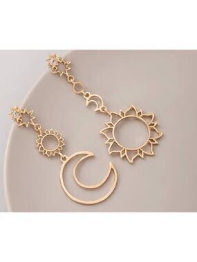 Vintage Sun & Moon Asymmetrical Alloy Earrings 18K Plated
